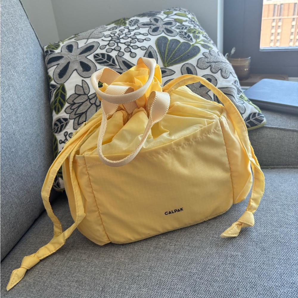 💛 CALPAK Lunch Bag in (Discontinued) Yellow